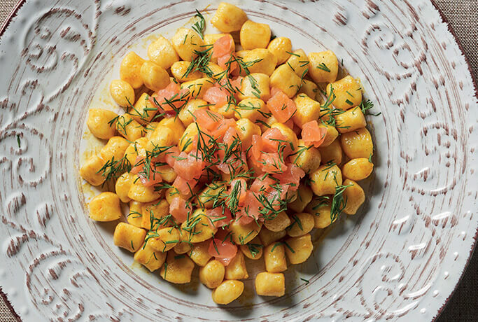 Organic potato mini gnocchi with salmon, turmeric and dill