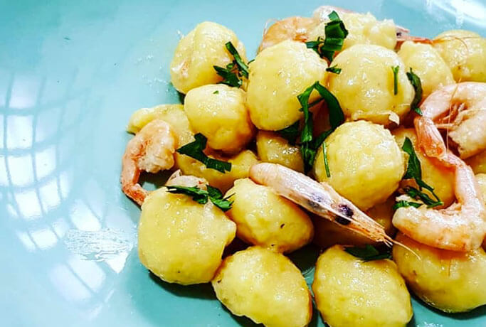 Potato gnocchi with vodka and shrimps